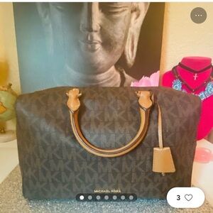 Beautiful authentic Michael kors purse like new